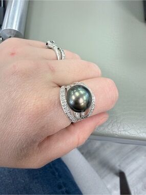 Elegant Black Tahitian Pearl and Diamond Halo Ring - size 7